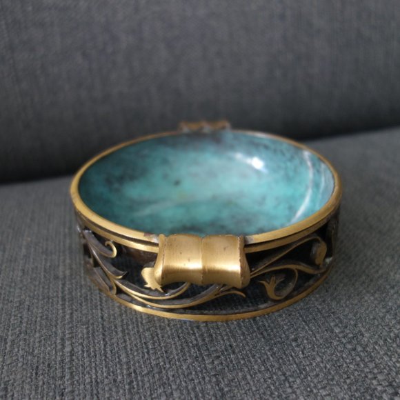 Fancy Ash Tray - Picture 2 of 11